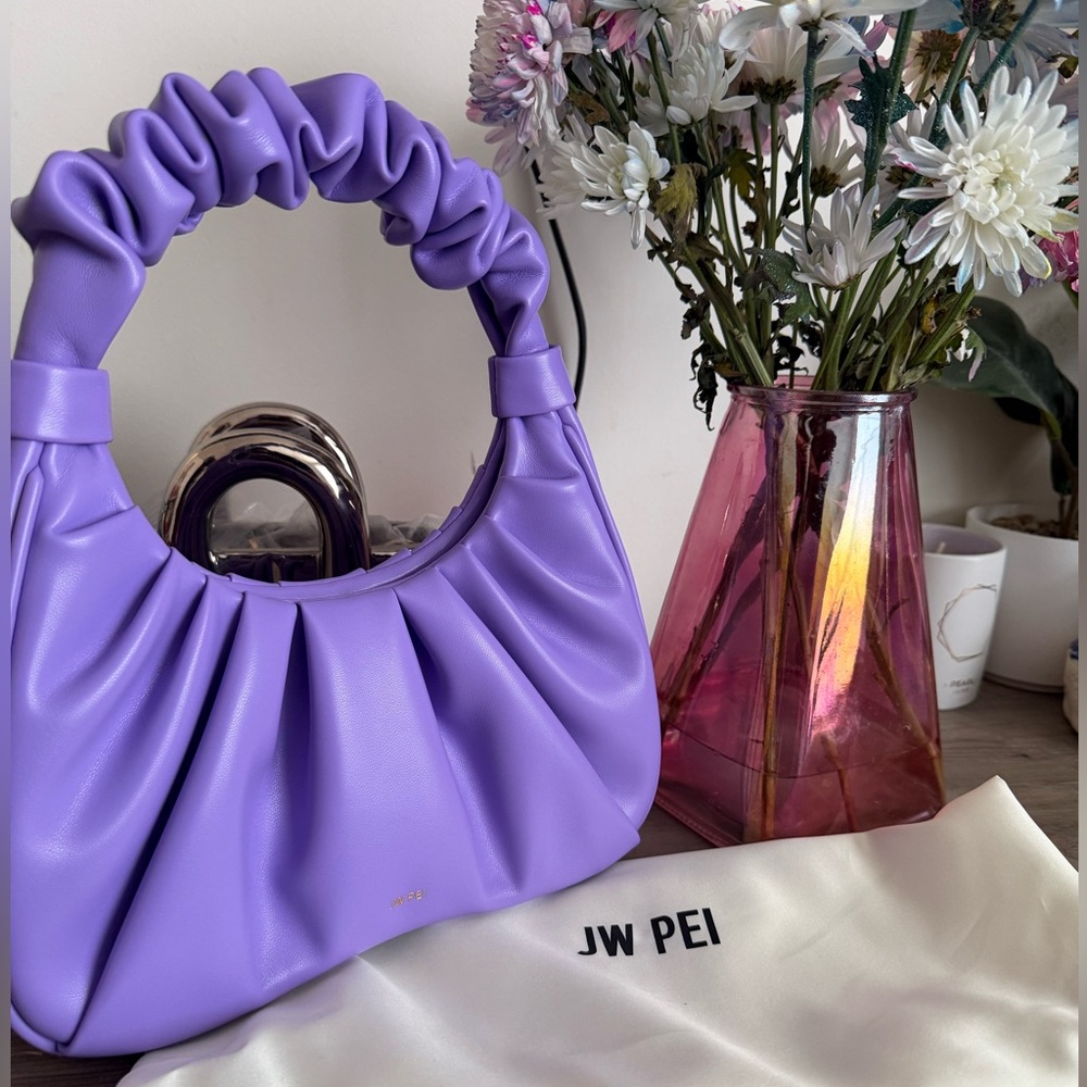 Lilac purse